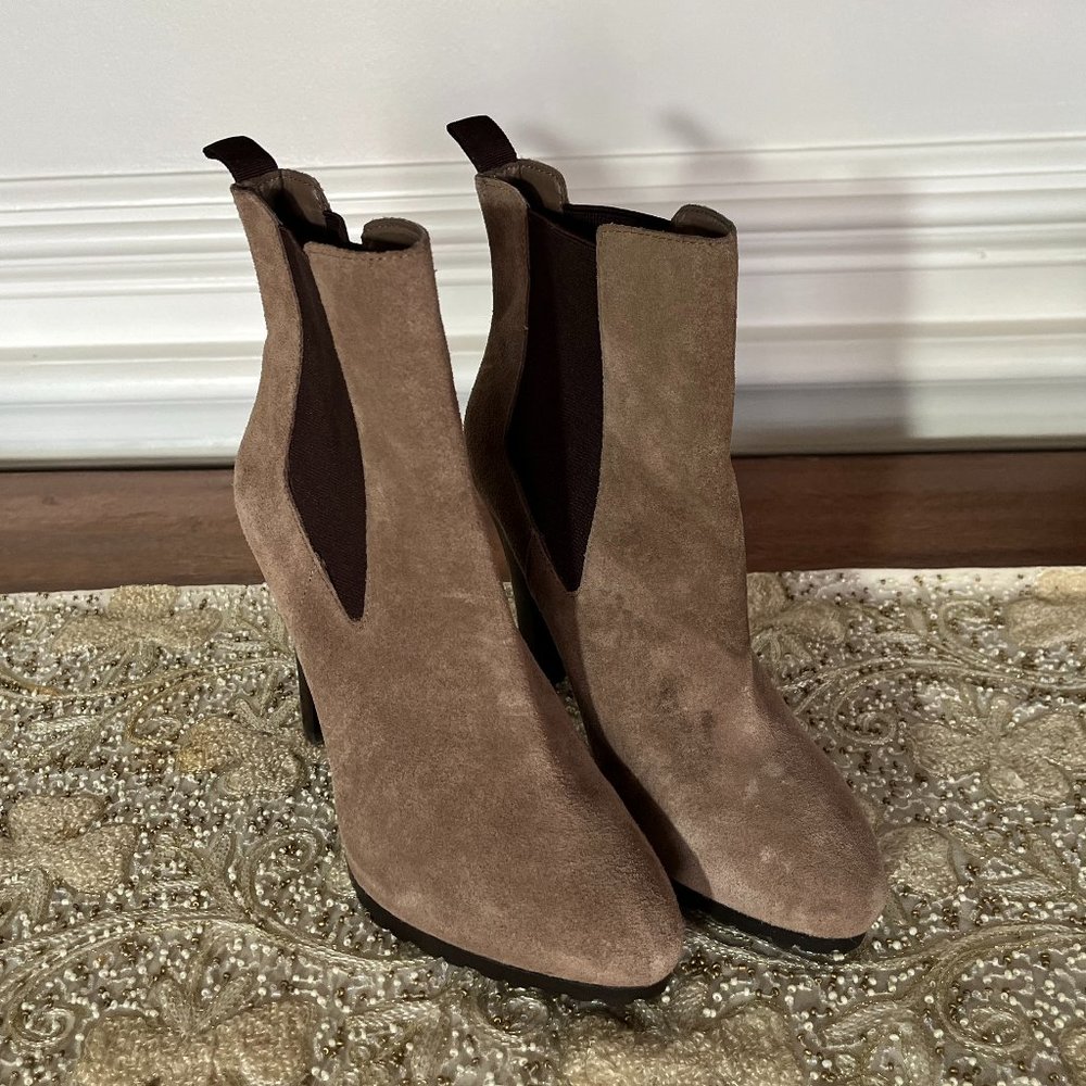 RALPH LAUREN BROWN SUEDE MYLAH CHELSEA PULL ON ANKLE BOOTS W/HEEL - 7.5 - NEW - Picture 1 of 9